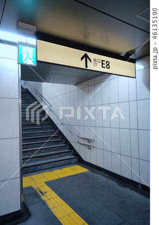 地下鉄の出口 46135190