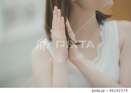 young woman 46142574