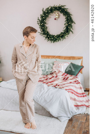 girl  pajamas bedroom bed Christmas wreath 46142620