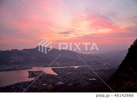 五剣山（八栗山）朝焼け　（屋島談古嶺より） 46142666