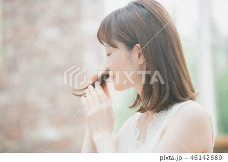 young woman young woman 46142689