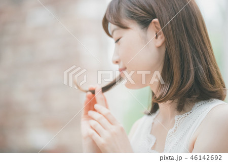 young woman 46142692