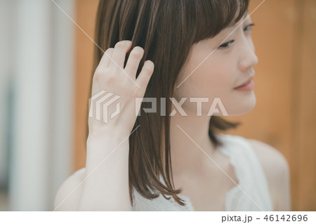 young woman 46142696