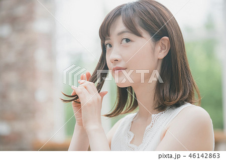 young woman 46142863