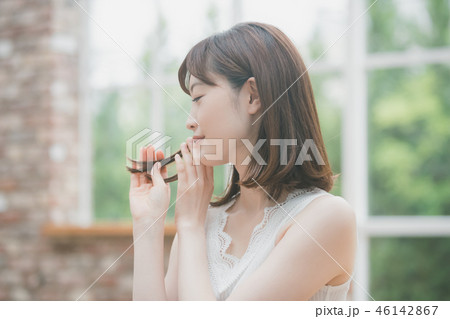 young woman young woman 46142867