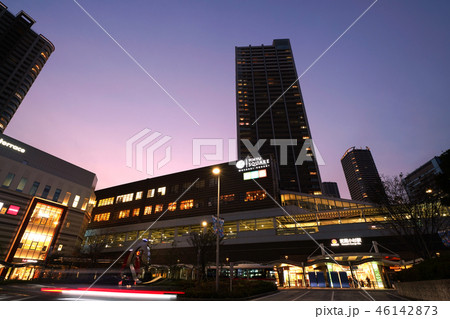 日本の川崎都市景観 武蔵小杉駅などを望む(夜景) 日本の川崎都市景観 武蔵小杉駅などを望む(夜景) 46142873