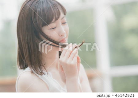 young woman 46142921