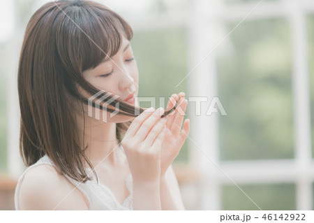 young woman 46142922