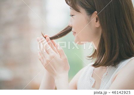 young woman 46142925