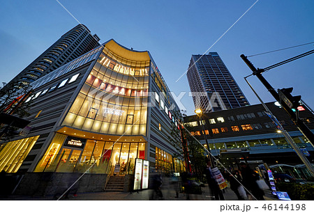 日本の川崎都市景観　武蔵小杉駅前の「ららテラス武蔵小杉」やタワーマンション群などを望む 46144198