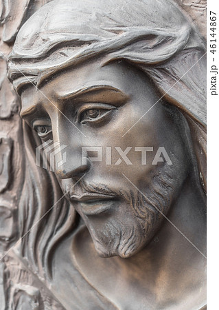 Bronze statue of the face of jesus 46144867