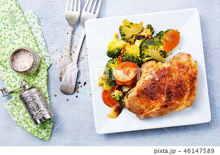 meat with vegetables 46147589