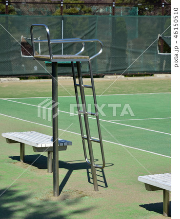 テニスコートの審判台の写真素材
