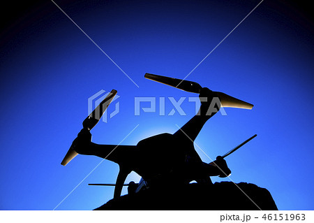 Quadrocopter Phantom 4 against the blue sky in the sun. Backlight. Dron is an innovative flying Quadrocopter Phantom 4 against the blue sky in the sun. Backlight. Dron is an innovative flying 46151963