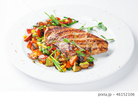 Fried piece of meat with vegetable salad. top view Fried piece of meat with vegetable salad. top view 46152106