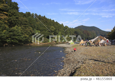キャンプ客が集まる晩秋の巾着田にて 46155860