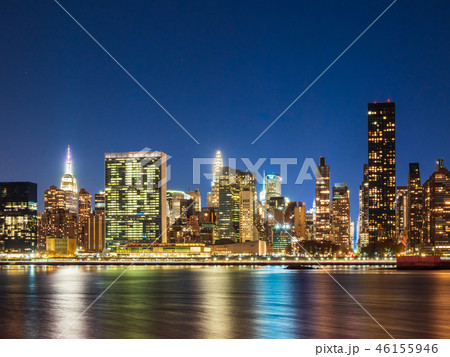 ニューヨーク　イーストリバーとマンハッタンの摩天楼 46155946