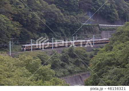 上越線高崎口の211系(6両編成) 上越線高崎口の211系(6両編成) 46156321