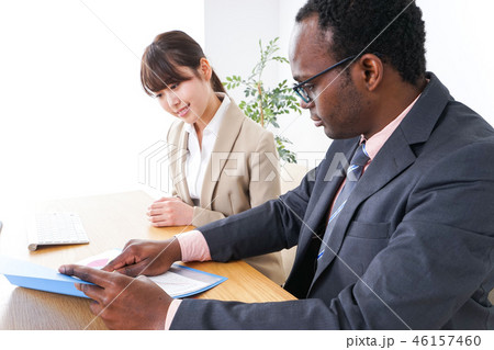 働く外国人と日本人 働く外国人と日本人 46157460