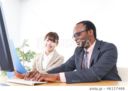 働く外国人と日本人 働く外国人と日本人 46157466