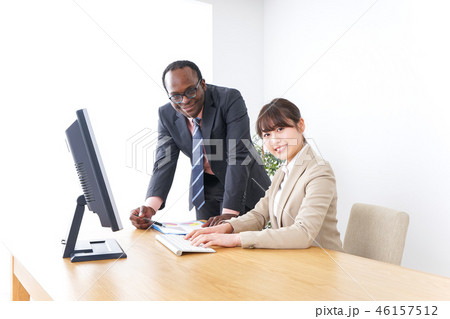 働く外国人と日本人 働く外国人と日本人 46157512