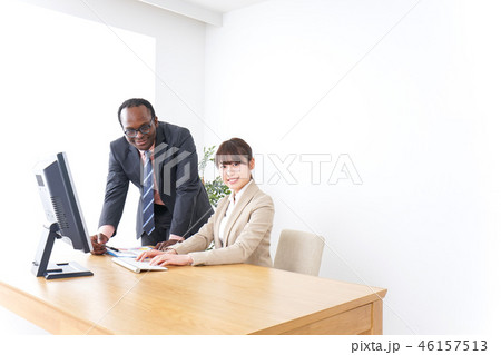 働く外国人と日本人 働く外国人と日本人 46157513