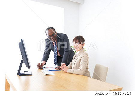 働く外国人と日本人 働く外国人と日本人 46157514