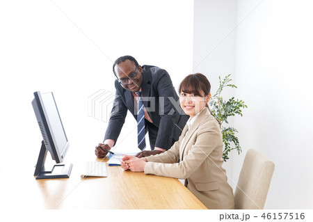 働く外国人と日本人 働く外国人と日本人 46157516