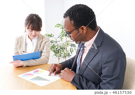 働く外国人と日本人 働く外国人と日本人 46157530