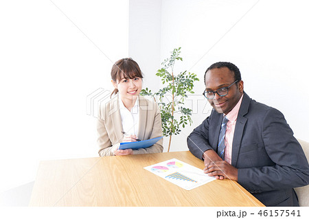 働く外国人と日本人 働く外国人と日本人 46157541