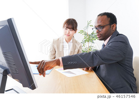 働く外国人と日本人 働く外国人と日本人 46157546