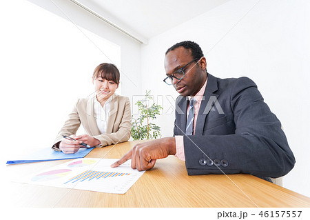 働く外国人と日本人 働く外国人と日本人 46157557