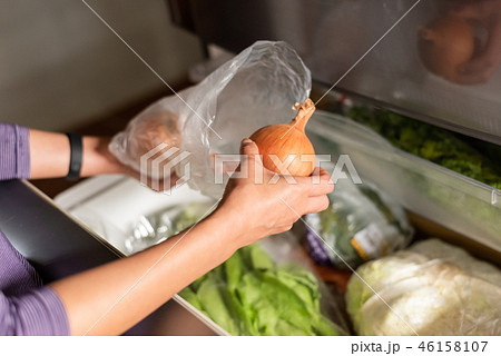 take vegetables from refrigerator 46158107