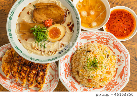 とんこつラーメン　 tonkotsu pork ramen Japanese food 46163850