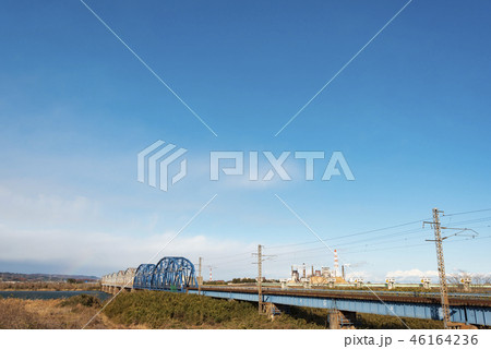 鉄橋　工場　橋　煙　煙突 46164236