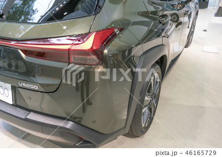 レクサスUXはスタイリッシュなLEDを多用した横一文字のテールランプ 46165729