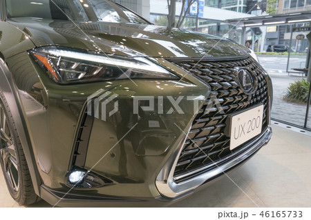レクサスUXは3眼タイプのLEDヘッドランプと精緻なグラデーションを表現したスピンドルグリル 46165733