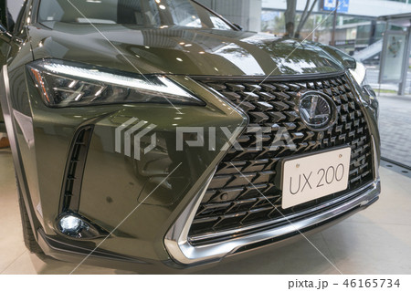 レクサスUXは3眼タイプのLEDヘッドランプと精緻なグラデーションを表現したスピンドルグリル 46165734