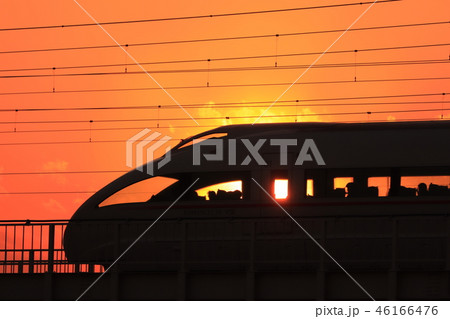 夕陽に浮かぶVSEのシルエット 夕陽に浮かぶVSEのシルエット 46166476