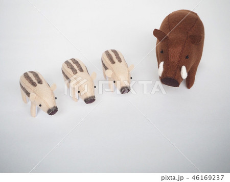 フェルト作品 猪親子 フェルト作品 猪親子 46169237