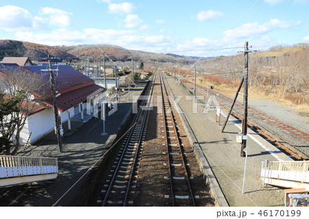 厚内駅の構内を跨線橋から見て 46170199