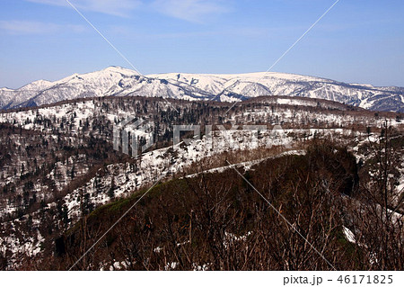 春の手稲山から見る札幌周辺の山並み 春の手稲山から見る札幌周辺の山並み 46171825