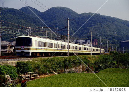 1994年　JR京都線を走る221系新快速8両 46172098