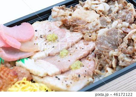 牛豚鶏の味くらべ弁当　アップ 46172122