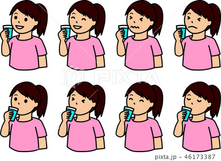 コップに入った水を飲む女性のさまざまな表情 コップに入った水を飲む女性のさまざまな表情 46173387