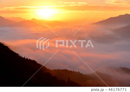 高千穂盆地の雲海 46176771