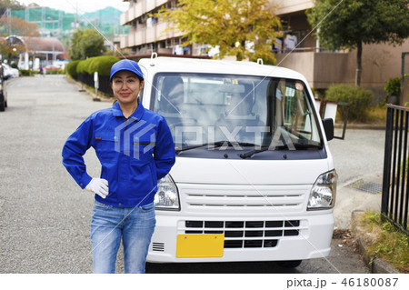 運送業者の女性 運送業者の女性 46180087