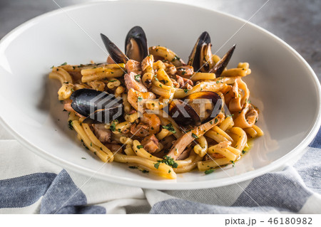 Italian pasta with mussels and prawn in plate. 46180982
