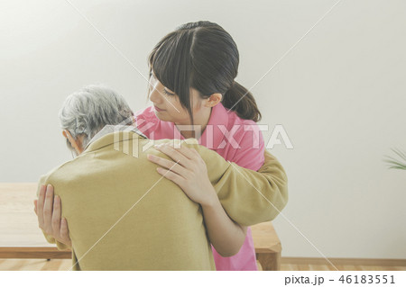 高齢者介護 介助シーン 移乗 トランスファー 高齢者介護 介助シーン 移乗 トランスファー 46183551