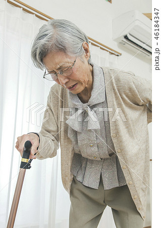 腰痛が辛いシニア 腰痛 神経痛 腰痛が辛いシニア 腰痛 神経痛 46184347